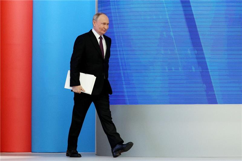 Moskau bereitet sich offenbar auf Konfrontation mit Nato vor Hat die Wirtschaft an die Bedürfnisse des Ukraine-Kriegs angepasst, der mehr kostet als erwartet: Wladimir Putin.