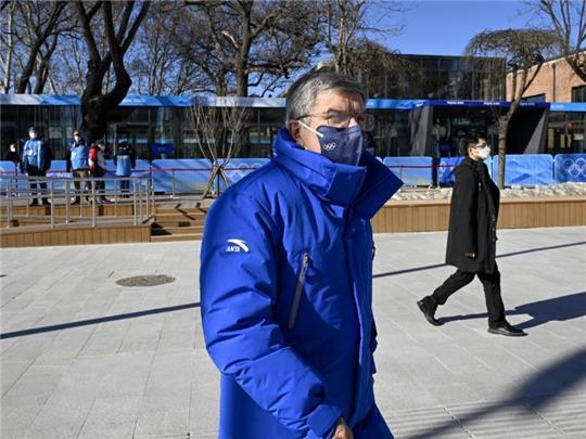 Hat erneut die Neutralität der Olympischen Spiele betont: Thomas Bach, Präsident des Internationalen Olympischen Komitees. Foto: Wang Zhao/Pool AFP/dpa