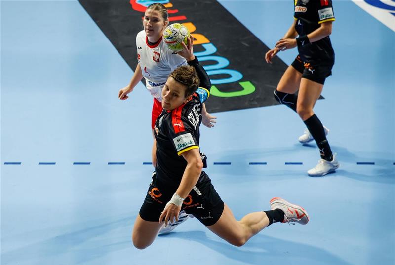 Frauen bejubeln zum Auftakt Zittersieg gegen Polen Hat für den Sieg gekämpft: Alina Grijseels aus Deutschland in Aktion.