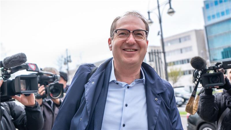 Söders CSU setzt auf Dobrindt, Bär und Rainer Hat gut lachen: Alexander Dobrindt soll neuer Bundesinnenminister werden. (Archivbild)