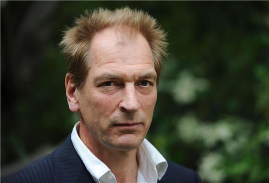 Hat in seiner jahrzehntelangen Karriere in zahlreichen Filmen und Serien mitgewirkt: Julian Sands.
