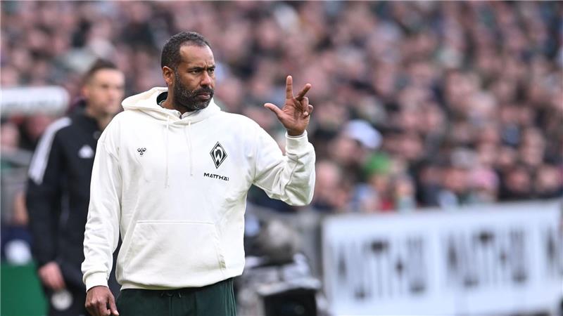 Hat mit Personalproblemen zu kämpfen: Werder-Trainer Daniel Thioune (Archivbild)