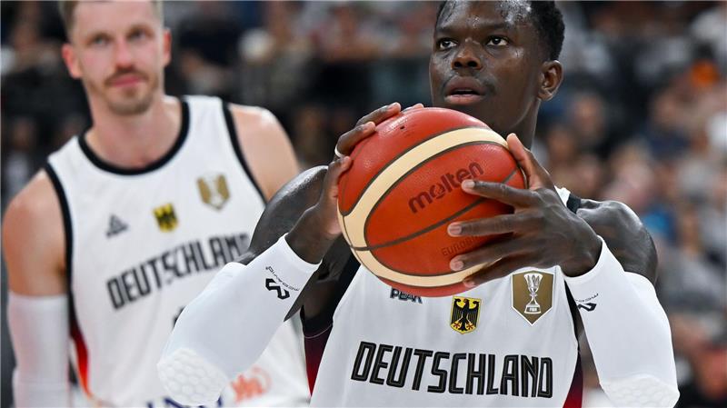 Zittersieg nach Fehlstart: Basketballer im Supercup-Finale Hat mit seinem Team noch einiges an Arbeit: Dennis Schröder.