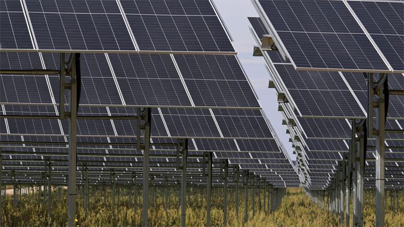 Hat sich deutlich schneller entwickelt als angenommen: der Ausbau erneuerbarer Energien, insbesondere der Solarenergie.