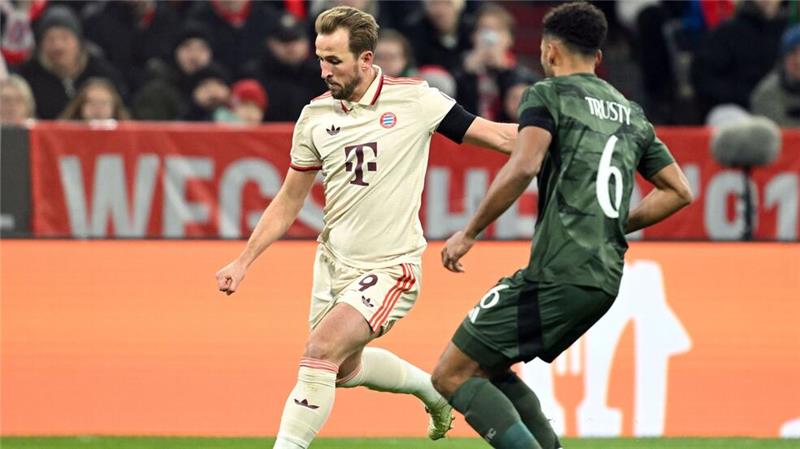Bayern zittert sich ins Achtelfinale - Davies trifft spät Hatt in der ersten Halbzeit die beste Chance: Harry Kane