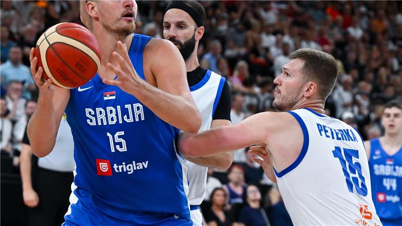 Zittersieg nach Fehlstart: Basketballer im Supercup-Finale Hatte es gegen Tschechien leicht: Jokic mit den Serben.