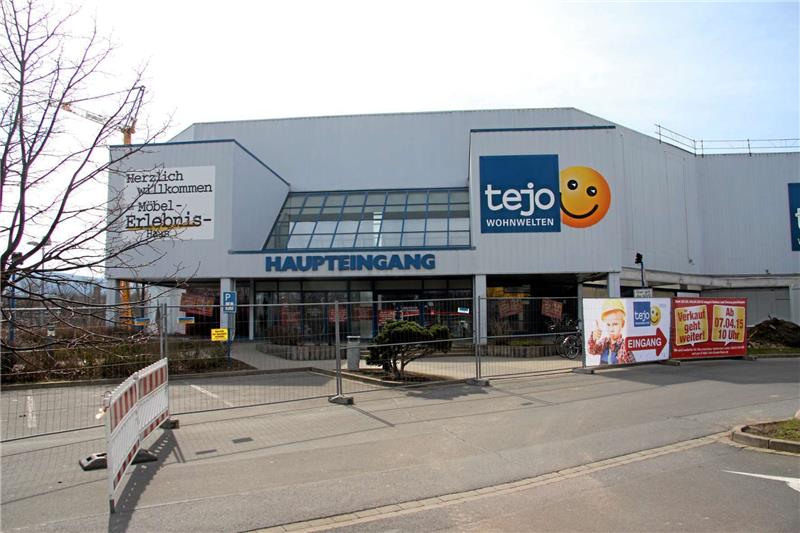 Haupteingang dicht: Demnächst soll der Umbau beginnen, der neue gläserne Eingang rückt ein wenig nach hinten.