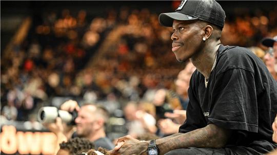 Hauptgesellschafter Dennis Schröder darf auf einen nachträglichen Klassenerhalt der Basketball Löwen Braunschweig hoffen. (Archivbild)