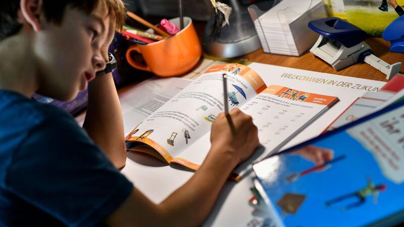 So wird Ihr Kind mental groß und stark Hausaufgaben und Schule können für Kinder belastend sein.