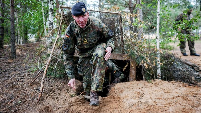 Heeresinspekteur Christian Freuding will das Heer mit kostengünstigen Marschflugkörpern für den Masseneinsatz ausstatten. (Archivbild)