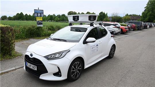 Heidelberg setzt als eine der ersten Kommune bundesweit auf ein Scan-Auto im Kampf gegen Parksünder - hier ein Scan-Fahrzeug bei einem Modellversuch auf dem Parkplatz der Universität Hohenheim bei Stuttgart. (Archivbild)
