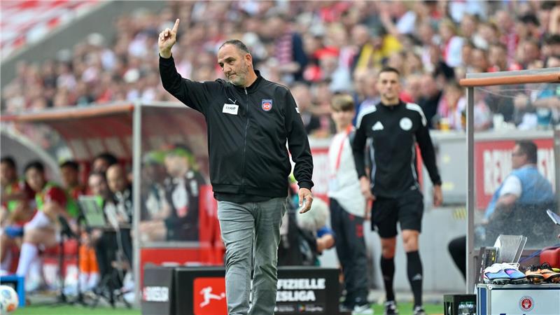 Heidenheims Hoffnung aufs Wunder lebt: 3:1 in Köln Heidenheim-Coach Frank Schmidt bastelt weiter am Wunder.