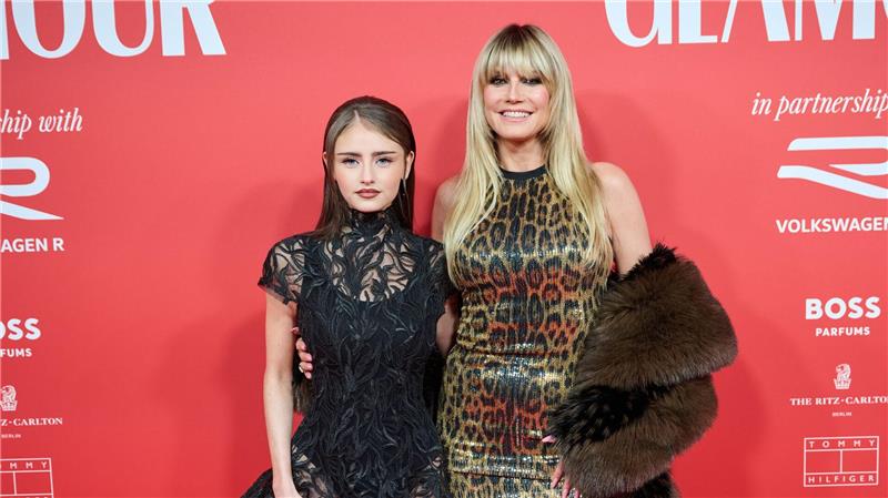Heidi Klum steht neben ihrer Tochter Leni. (Archivbild)