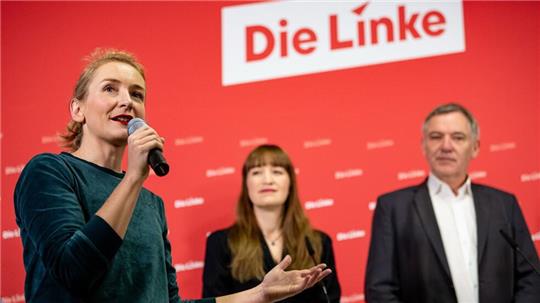 Heidi Reichinek (Mitte) und Jan van Aken treten für die Linke bei der Bundestagswahl an. Das gab die Parteivorsitzende Ines Schwerdtner (l.) bekannt.