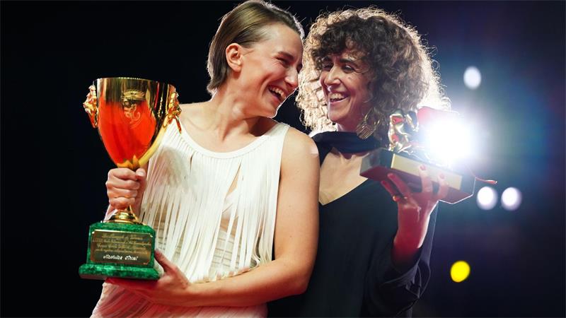 Goldener Löwe in Venedig für dänische Regisseurin Heimsten zwei Preise für ihren Film ein: Mathilde Arcel und May el-Toukhy.