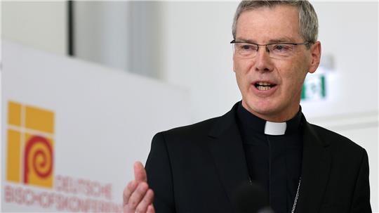 Heiner Wilmer, neuer Chef der deutschen Bischöfe, findet, viele Ukrainer in Deutschland streben „Teilhabe“ an. (Archivbild)