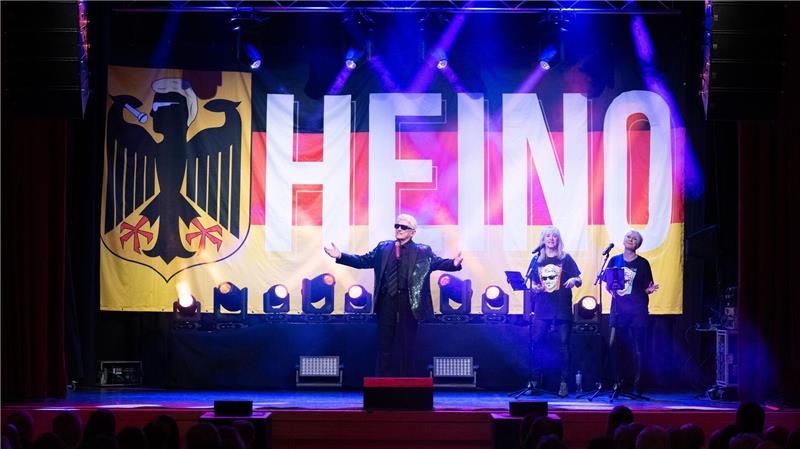 Heino singt auf seiner Tournee auch die deutsche Nationalhymne. (Archivbild)