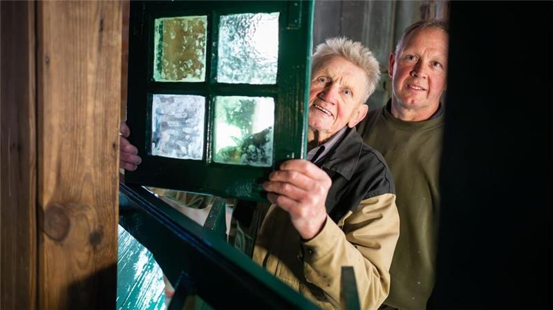 Mit 98 noch Tischlermeister - 115 Stufen hoch zum Auftrag Heinrich Benecke aus Ellringen im Landkreis Lüneburg arbeitet seit 84 Jahren als Tischler.