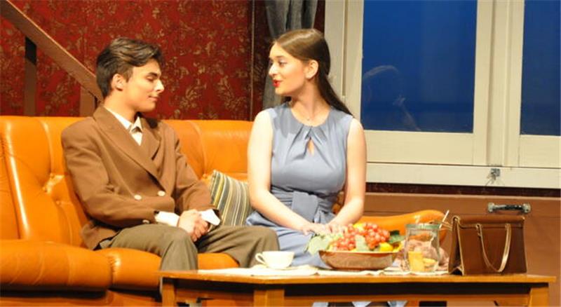 Heiratskandidat am Rande des Nervenzusammenbruchs: Lennard Hüttner (l.) will Sofie Reuter ehelichen, hat aber die Opfer seiner Tanten im Keller.