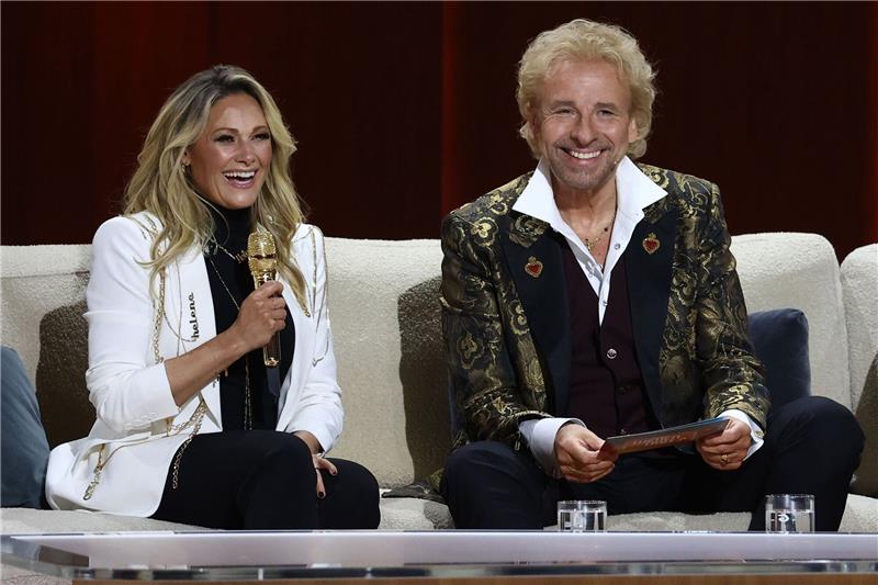 Kann Helene Fischer jetzt den Nummer-eins-Hit landen? Helene Fischer unterhält sich mit Thomas Gottschalk auf der Couch von «Wetten, dass..?» (2021).