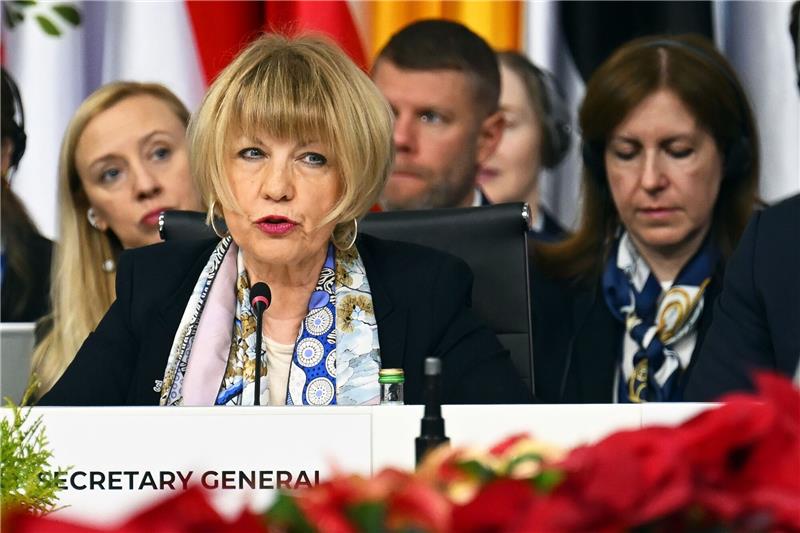 Kompromiss mit Moskau: Deutsche Schmid bleibt OSZE-Chefin Helga Maria Schmid bleibt vorerst Generalsekretärin der Organisation für Sicherheit und Zusammenarbeit in Europa (OSZE).