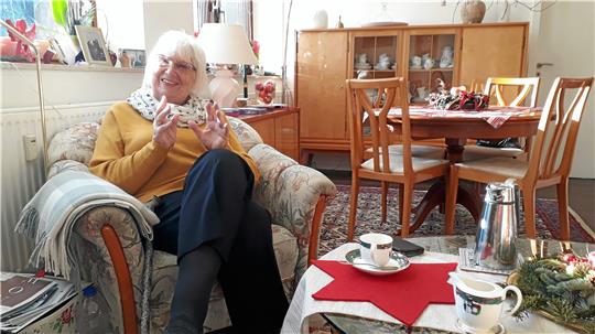 Hell und sonnig muss sie sein: Das war für Gudrun Pfeiffer eine Voraussetzung für ihre Wohnung, in die sie drei Jahre zuvor kurz vor Weihnachten zog. Für ihr neues, 54 Quadratmeter großes Domizil in der „Alten Schule“ am Hohen Weg gab Goslars ehemalige Bürgermeisterin das Haus in Ohlhof auf – und hat es nicht bereut. Fotos: Kempfer