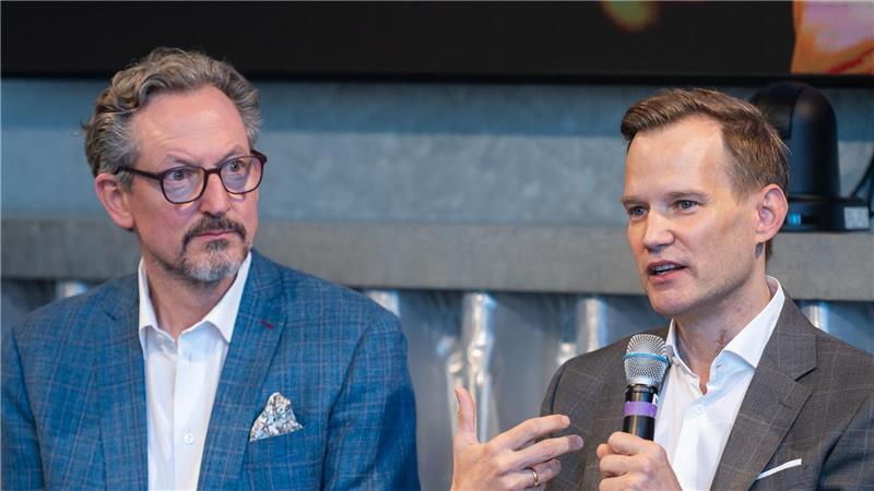 Hendrik Streeck sprach sich zuletzt für Schutzmechanismen nach FSK-Vorbild aus. Hier zusammen mit Eckart von Hirschhausen bei der Vorstellung der App „freii“.