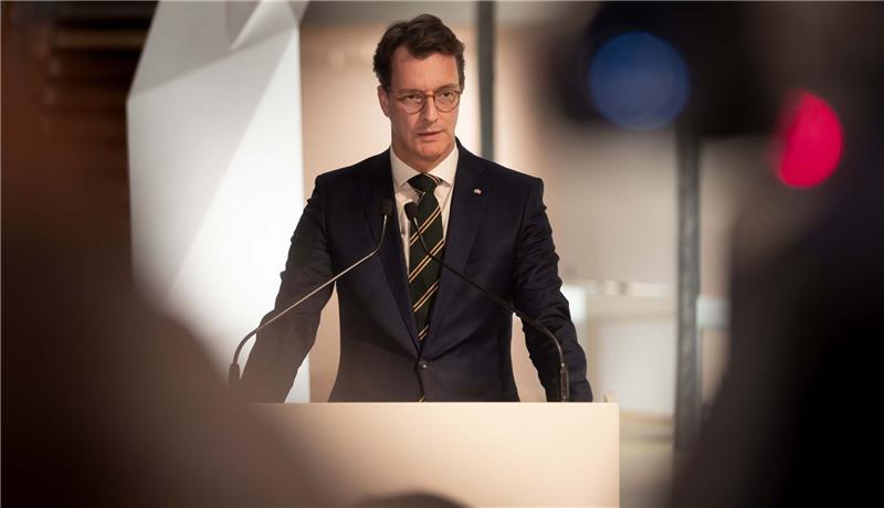 Wüst: Integrationsprobleme nicht nur bei Migranten Hendrik Wüst (CDU) ist Ministerpräsident von Nordrhein-Westfalen.
