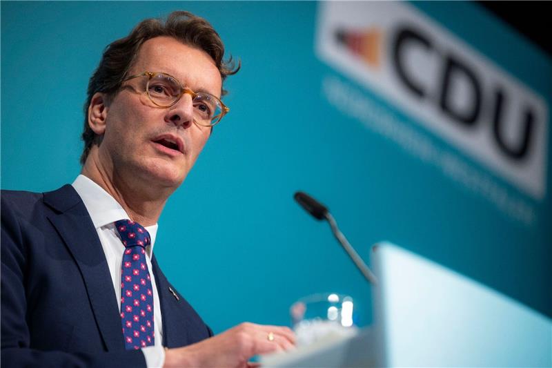 Union und FDP: Debatte über Asylverfahren außerhalb Europas Hendrik Wüst (CDU) spricht beim Landesparteitag CDU Nordrhein-Westfalen.