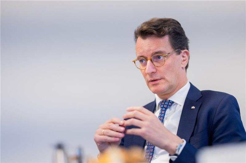 Wüst: In Krisenzeiten stärker für die Demokratie einstehen Hendrik Wüst hat für die Menschen einen wichtigen Appell.