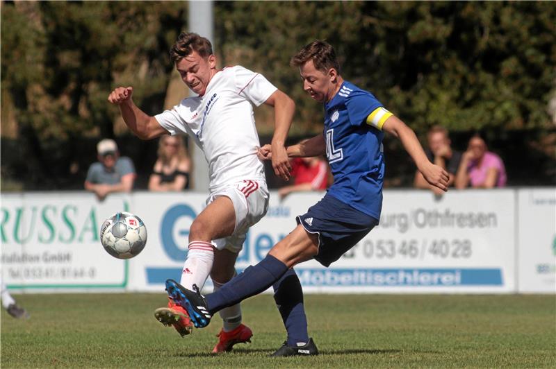 Henrik Melzian (re.) und der FC Othfresen sichern sich einen Punkt.  Foto: Gietemann