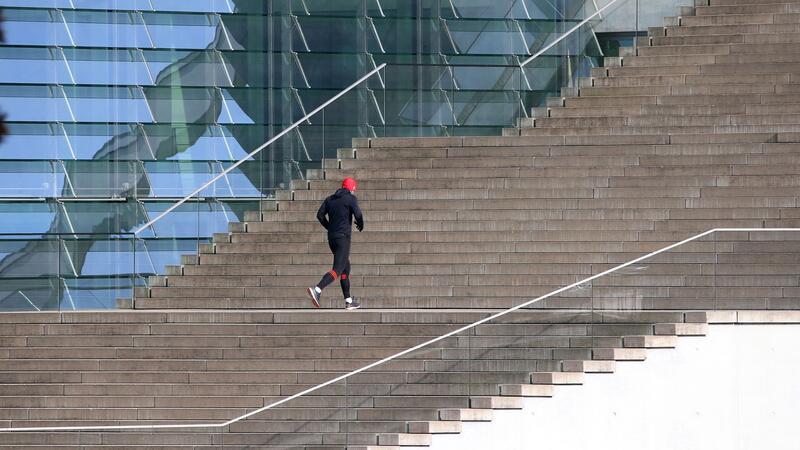 10 Tipps für Läufer, die ihre Fitness steigern wollen Herausforderung: Abwechslung beim Lauftraining steigert die Leistung.