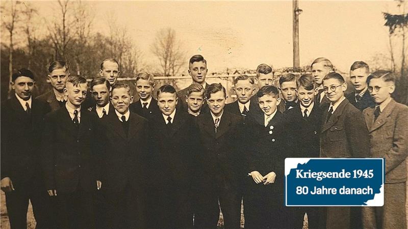 Zwei Goslarer und Genscher kämpfen mit General Wenck Herbert Giesecke (2.v.l.) und Hellmut Westermann (2.v.r.) begegnen sich im Weltkriegseinsatz nicht persönlich, kennen sich aber aus ihrer gemeinsamen Zeit an der Goetheschule. Im März 1942 werden sie sogar zusammen mit Hellmuts Bruder Gerd Westermann in der Frankenberger Kirche von Pastor Lindemann konfirmiert.
