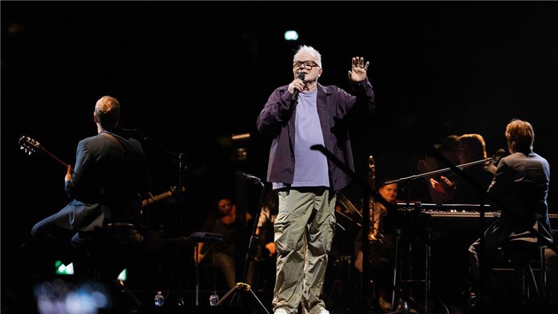 Poet mit Chor und Gästen: Grönemeyers neue Unplugged-Platte Herbert Grönemeyer bringt ein neues Unplugged-Album heraus. (Archivbild)