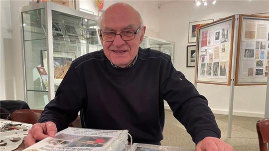 Herbert Müller gestaltet viele Ausstellungen im Heimatmuseum Vienenburg.