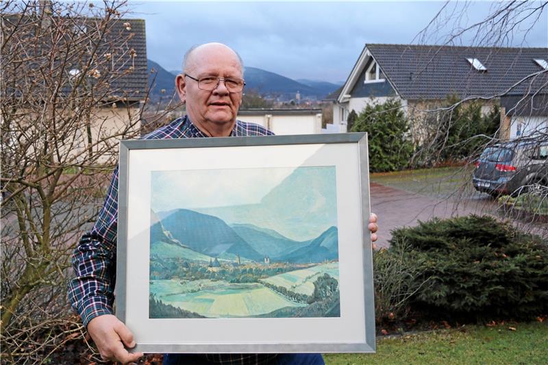 Herbert Pabst mit seiner Kopie des Bildes von Karl Reinecke-Altenau.