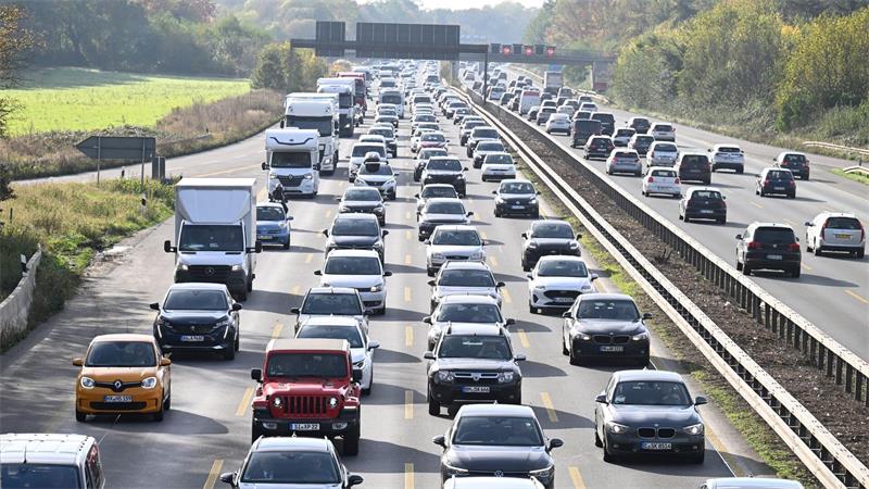 Herbstferien in elf Bundesländern: Am Freitag und Samstag erwartet der ADAC die größte Staugefahr. (Archivbild)