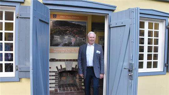 Hereinspaziert: Dieter Sandte präsentiert im Stadtpark-Teehaus seine Ausstellung über die Geschichte Okers.