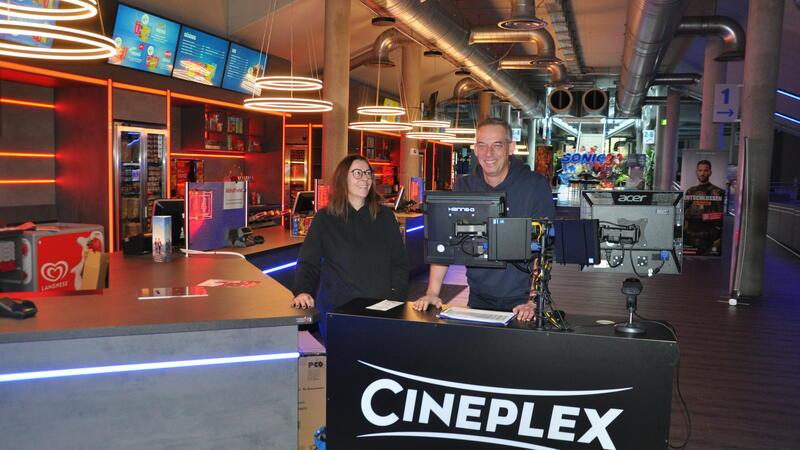 Hereinspaziert: Jill und Florian Wildmann haben rund 600.000 Euro in die Umgestaltung des Cineplex-Foyers gesteckt.