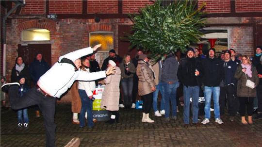 Herren-Tannenbaumweitwurf auf dem Hof Fricke.