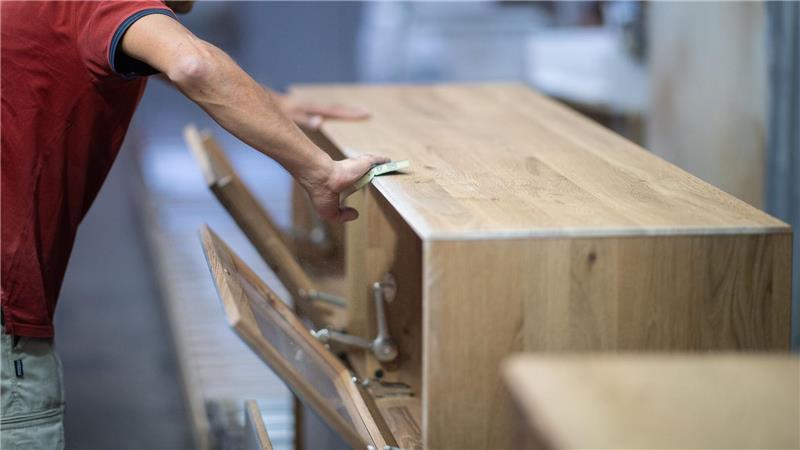 Kein gutes Polster – Dauerflaute in der Möbelbranche Hersteller und Händler haben damit zu kämpfen, dass viele Verbraucher bei Möbeln sparen. (Archivbild)