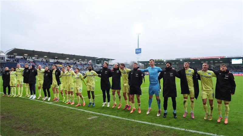 Hertha BSC feiert in Kiel. 