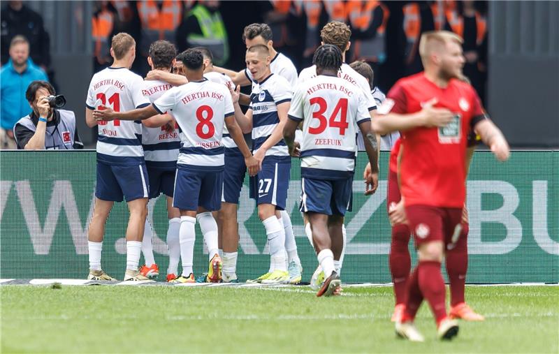 FCK zittert weiter - Rostock vor Abstieg Hertha BSC setzte sich gegen den 1. FC Kaiserslautern durch.