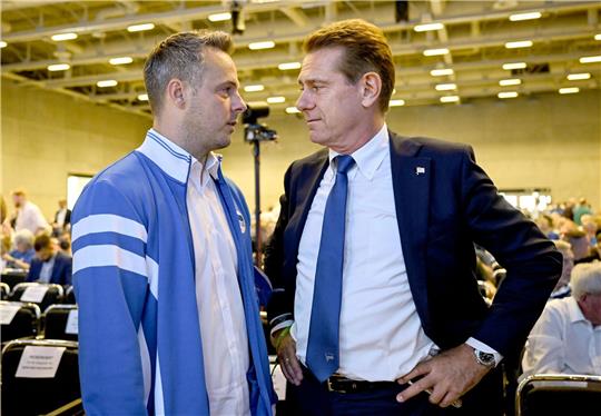 Hertha-Präsident Kay Bernstein (l) und Torsten-Jörn Klein. Klein ist wieder Aufsichtsratschef bei Hertha BSC.