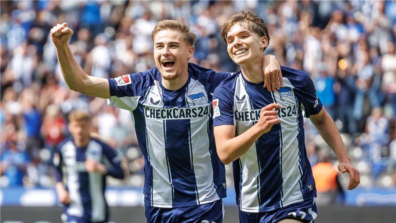 1:2 bei Hertha: Greuther Fürth vor Abstieg in die 3. Liga Herthas Kennet Eichhorn (r.) erzielt sein erstes Zweitliga-Tor überhaupt.