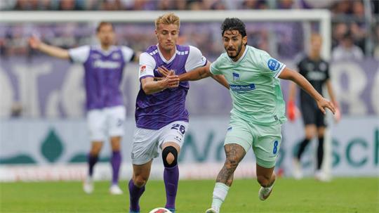 Herthas Kevin Sessa (r) traf gegen den VfL Osnabrück.  