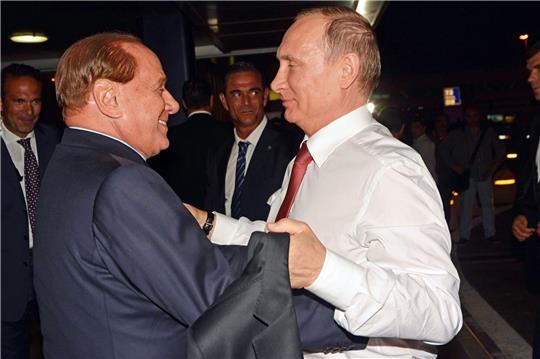 Herzlich einander zugetan: Silvio Berlusconi (l) und Wladimir Putin.