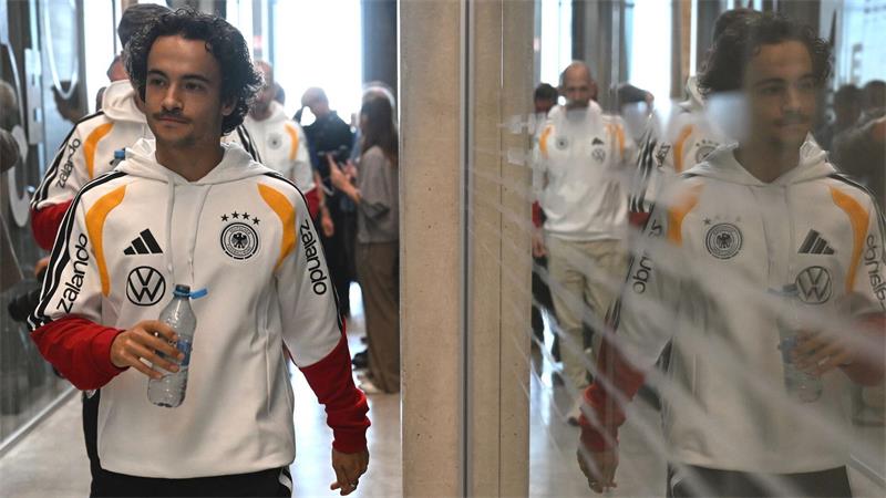 Herzogenaurach: Nationalmannschaft mit  Mika Baur in der Mixed Zone vor Nations-League-Spiel gegen Serbien