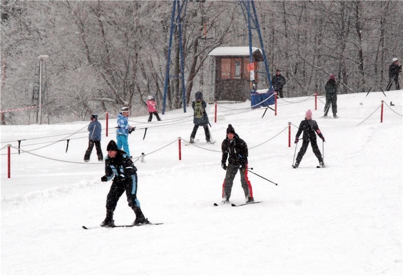 Heute ist der Skilift in Altenau geöffnet. Ob Wintersportfans auch morgen Glück haben, hängt vom Wetter ab. Foto: GZ-Archiv