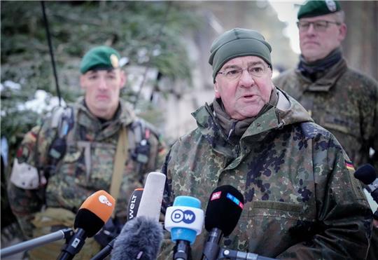 Heute seien «Polen, das Baltikum und andere Länder die Ostflanke», sagt Verteidigungsminister Pistorius beim Besuch des Truppenübungsplatzes Pabrade in Litauen.